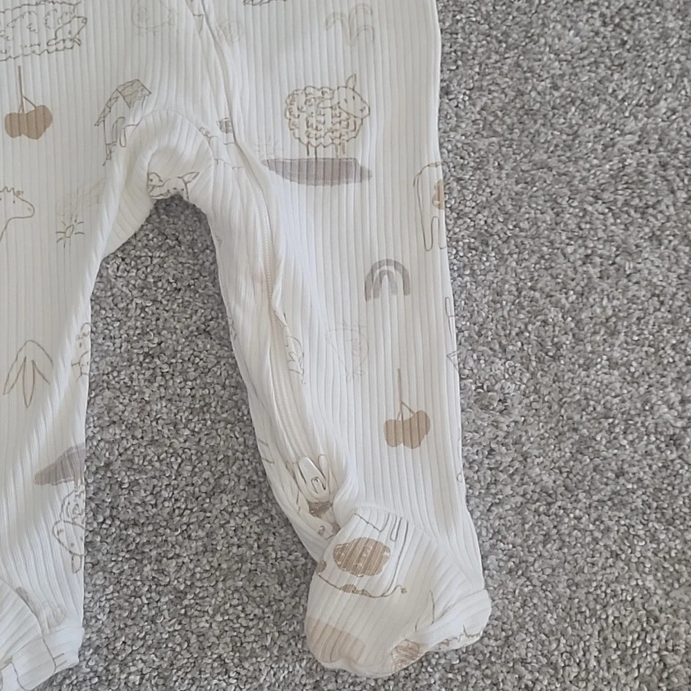 Carters 9m PJs - Picture 3 of 6